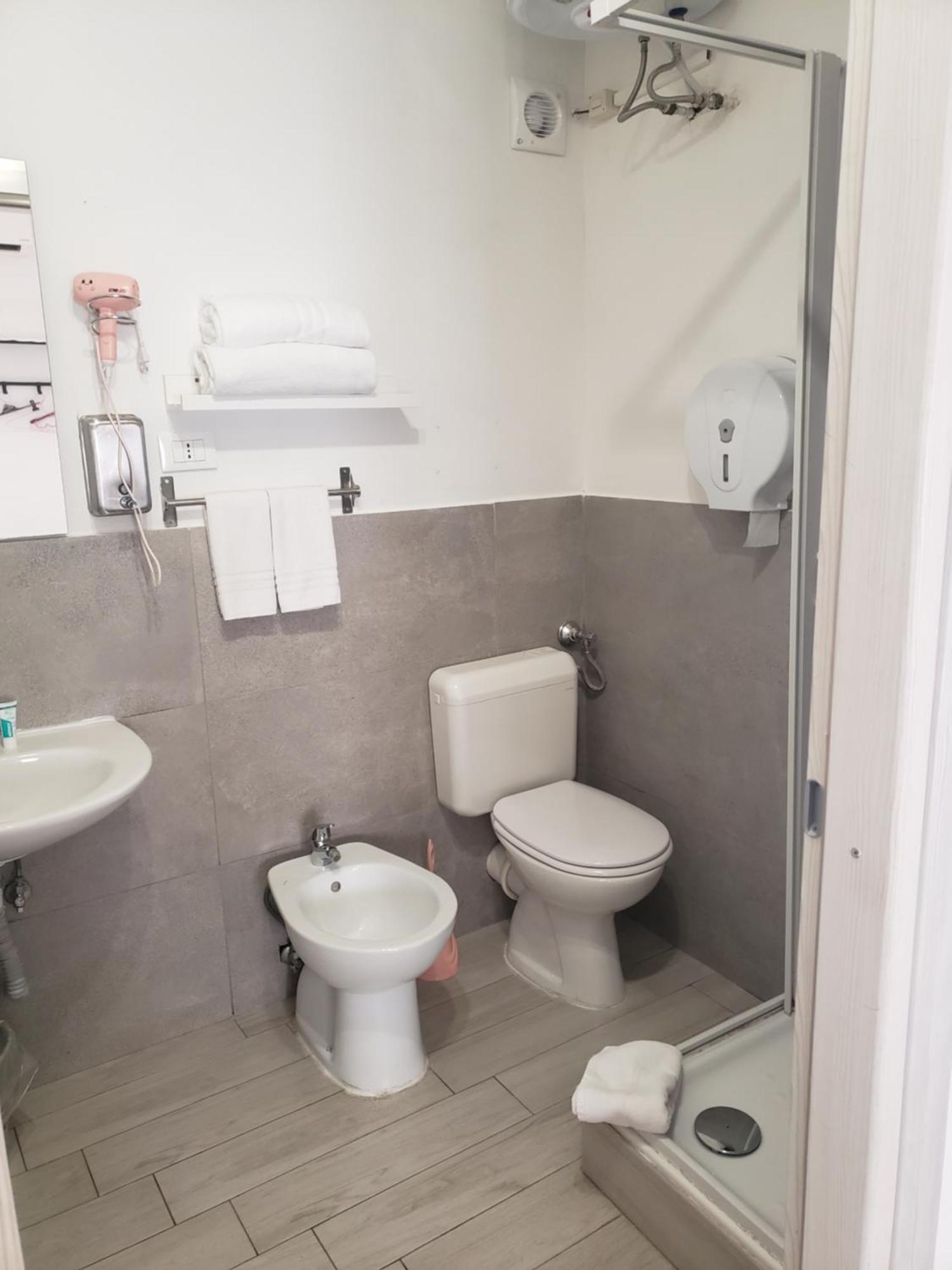 Metro B 10 Passi Dalla Metro B Bed & Breakfast